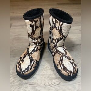 Ugg classic short reptile print calf hair boots 7 EUC!